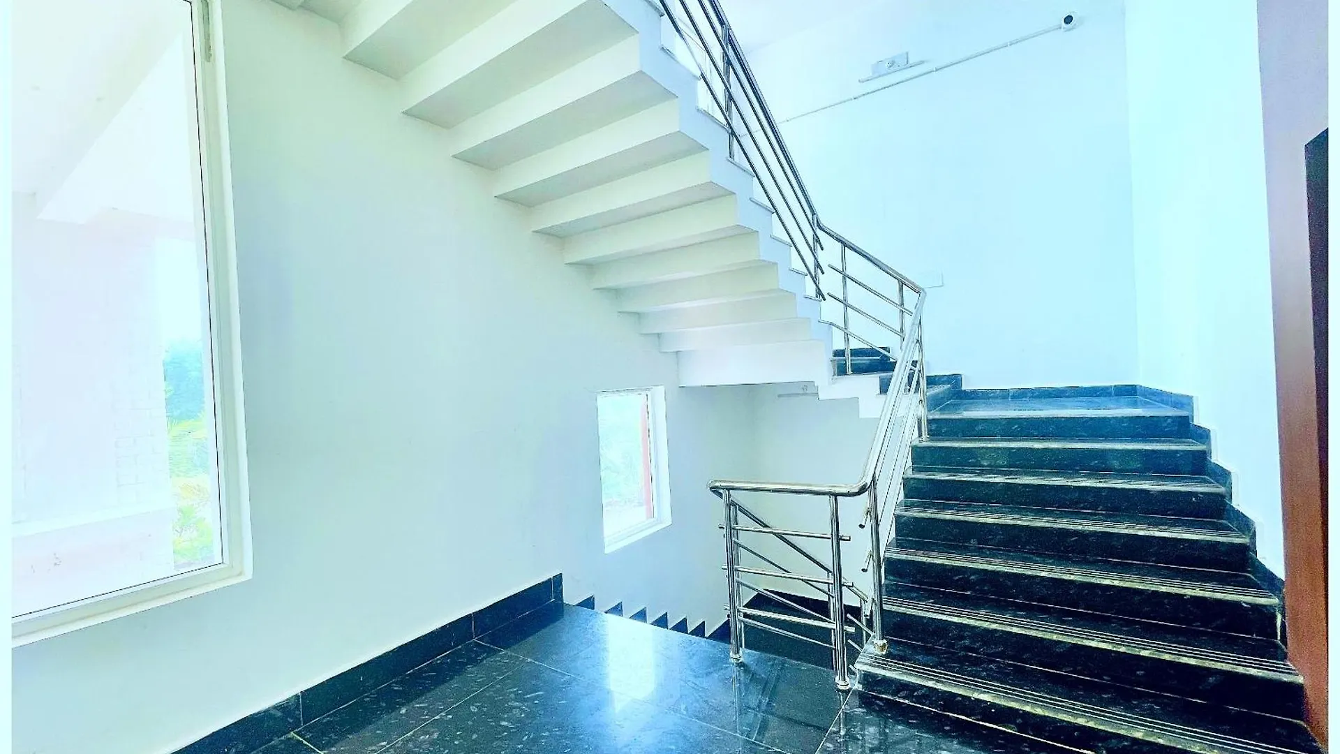 Homestay Varanasi Premium Hotel - K A S H I - N E S T - Near Sarnath Excavated Site - Restaurant And Free Wi-Fi - Fully Air Conditioned Hotel At Prime Location - Best Hotel In Varanasi