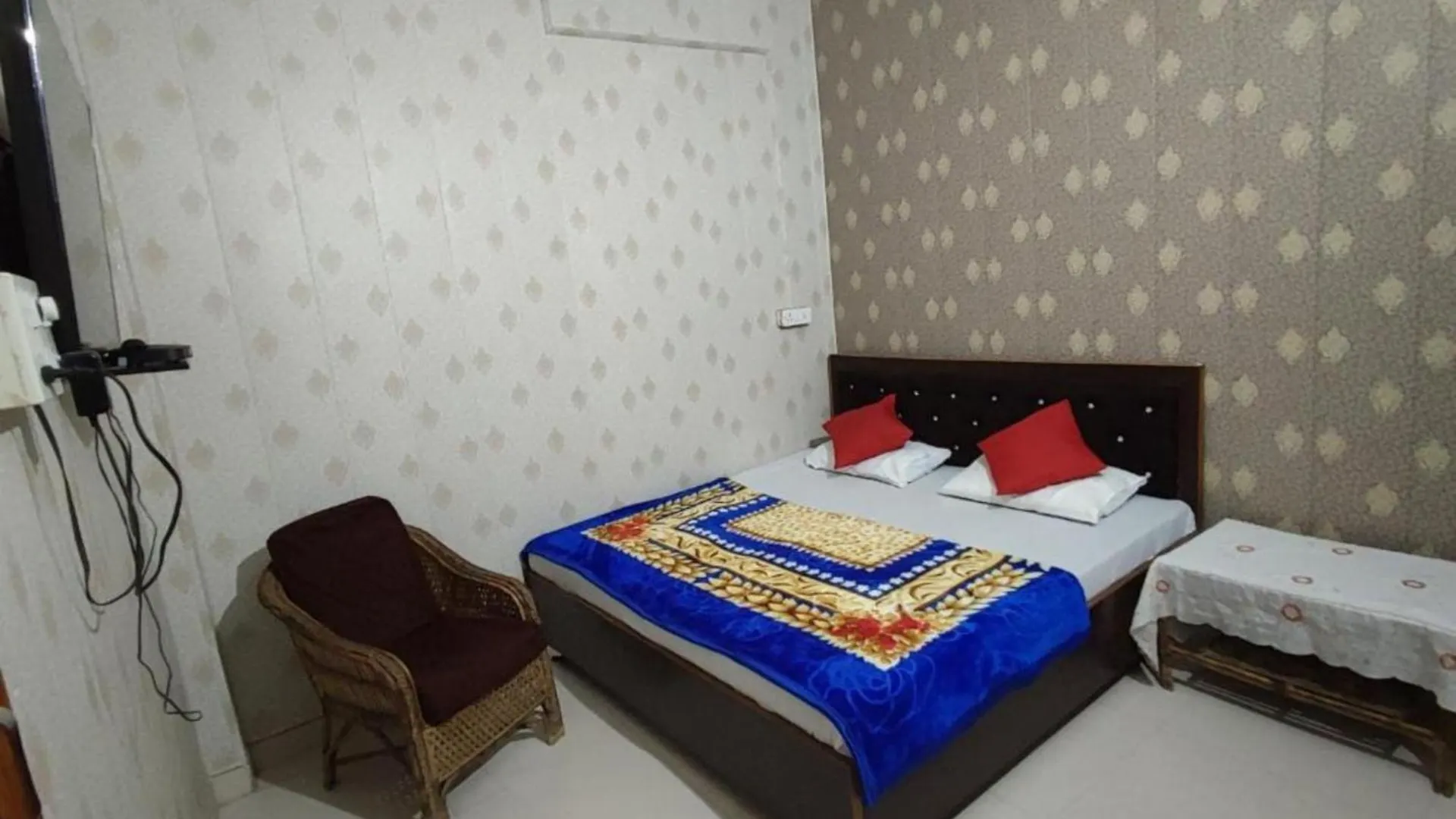 Homestay Varanasi Premium Hotel - K A S H I - N E S T - Near Sarnath Excavated Site - Restaurant And Free Wi-Fi - Fully Air Conditioned Hotel At Prime Location - Best Hotel In Varanasi